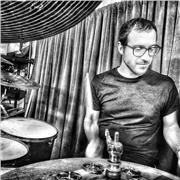 Batterista professionista disponibile per lezioni di batteria a Cremona